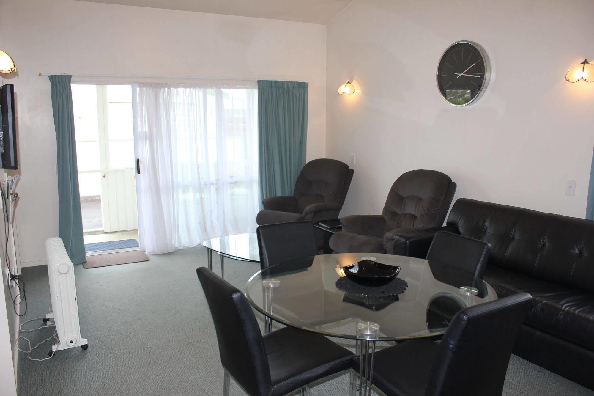 Acorn Estate Motel Masterton Bagian luar foto