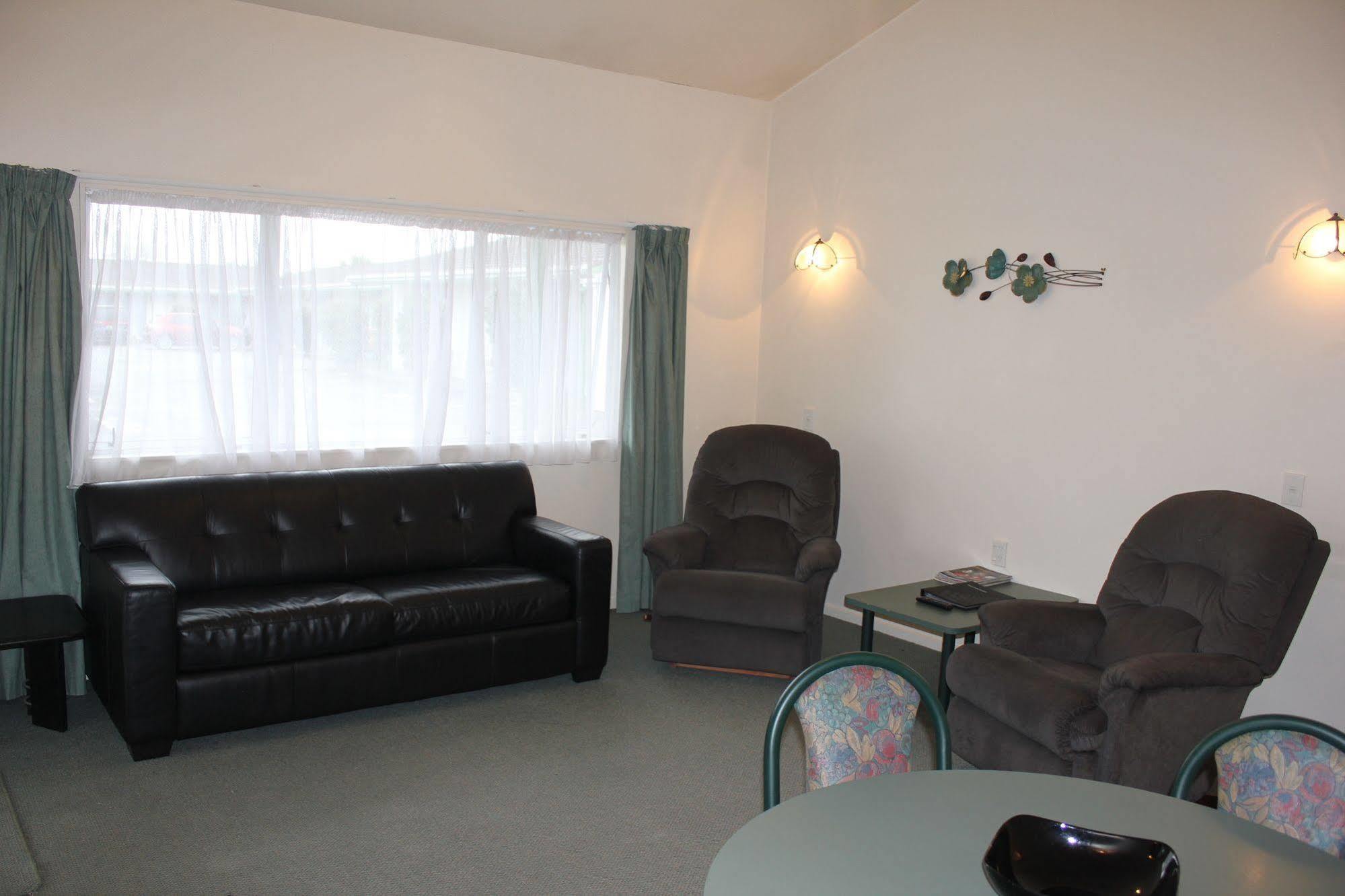 Acorn Estate Motel Masterton Bagian luar foto