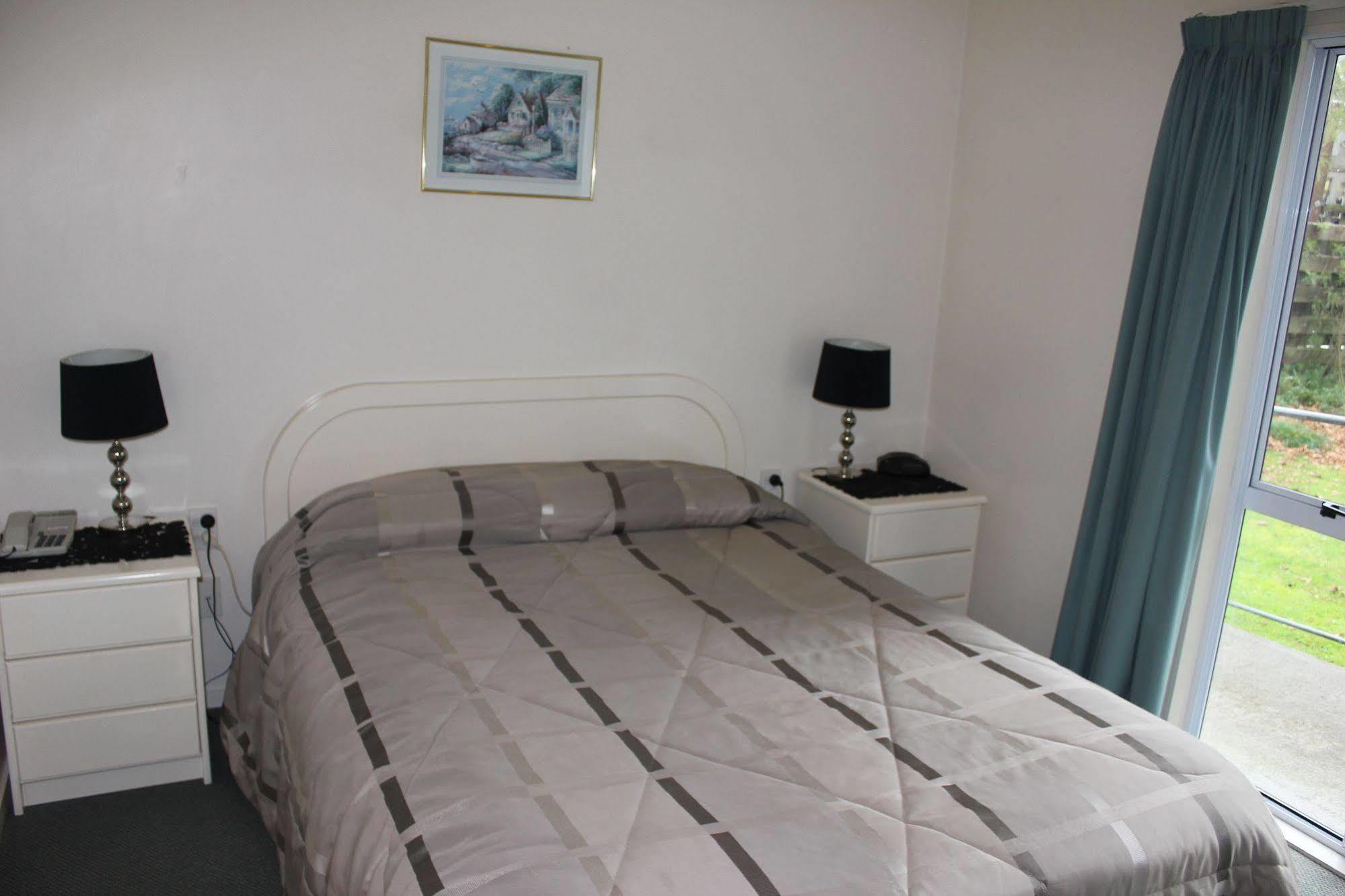 Acorn Estate Motel Masterton Bagian luar foto