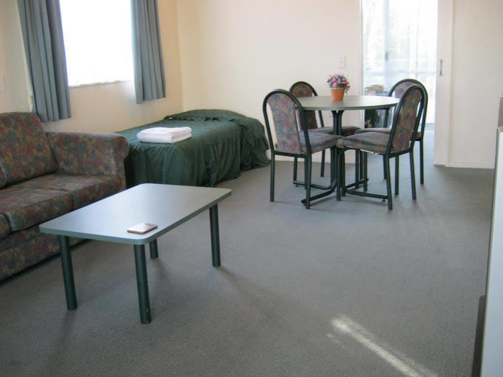 Acorn Estate Motel Masterton Bagian luar foto